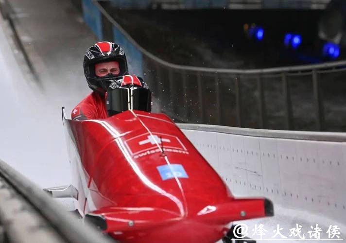 从钢架雪车赛道飞驰而下的0.1秒背后,是这位中国小伙从零开始拼来的奥运荣耀 从钢架雪车赛道飞驰而下的0.1秒背后,是这位中国小伙从零开始拼来的奥运荣耀