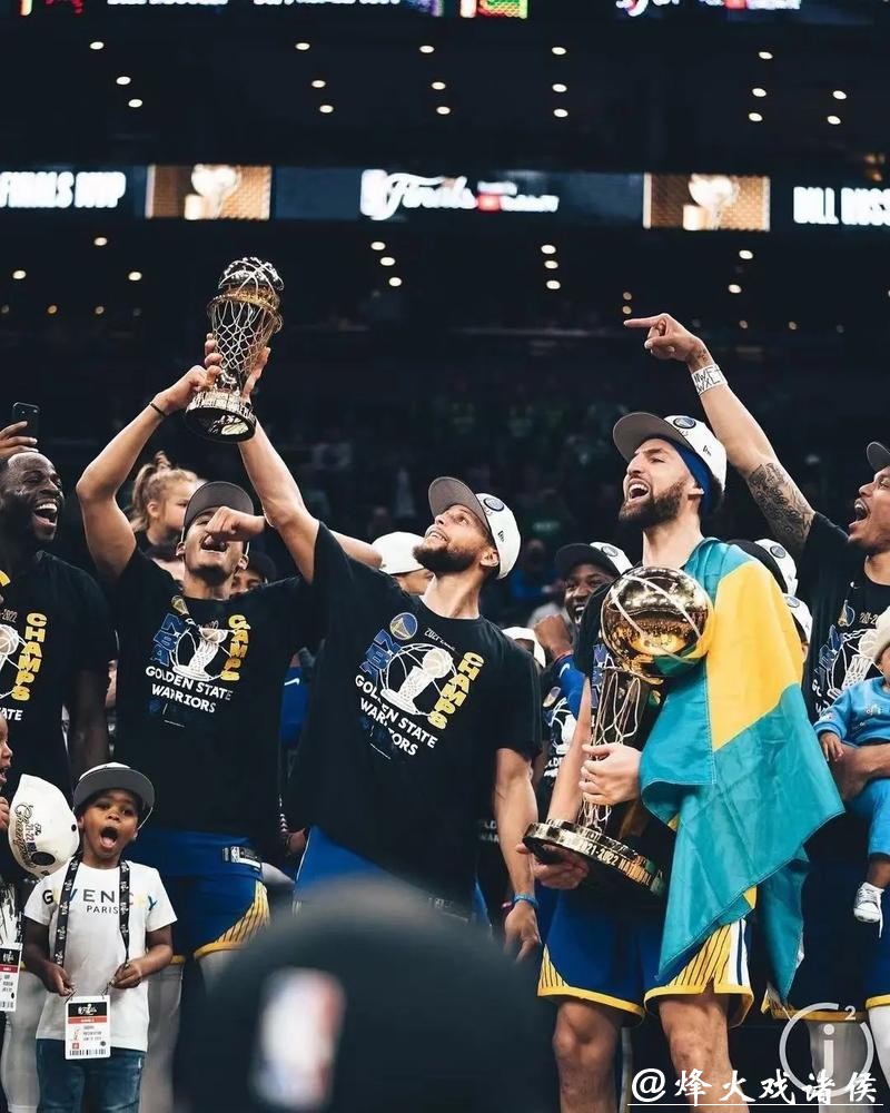 库里12分加兰27分 骑士大胜勇士豪取10连胜 库里12分加兰27分 骑士大胜勇士豪取10连胜