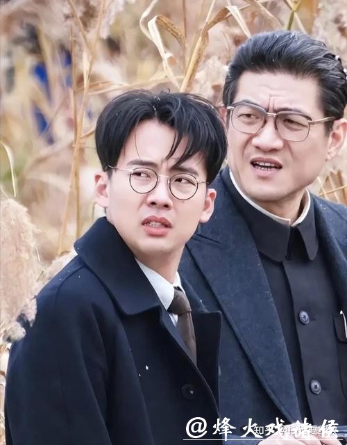 好家伙！3天2次热搜！全网催婚！郭麒麟回归引爆德云社封箱，一家四口亮相婚礼！从“打压式教育”到星二代典范，郭德纲父子赢麻了！